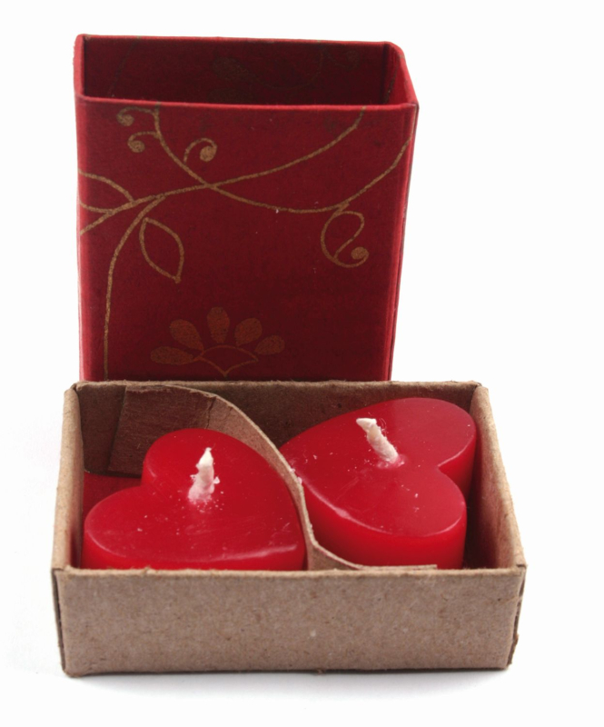2 Mini-Herz-Kerzen in dekorativer Schachtel