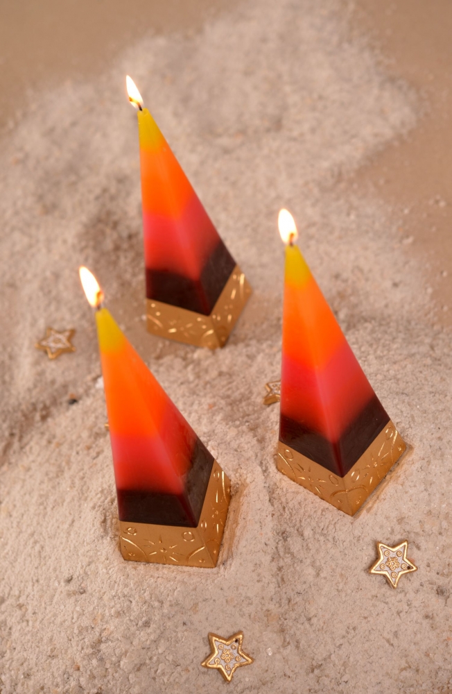 Pyramiden-Kerze Rot- und Gelbtöne